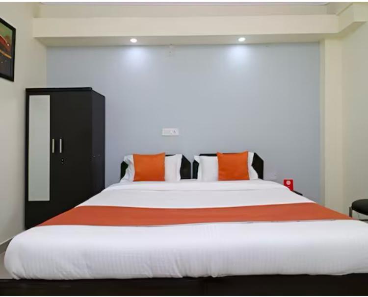 Hotel Aditya Residency Near Sector 63 Metro Station Noida Eksteriør bilde