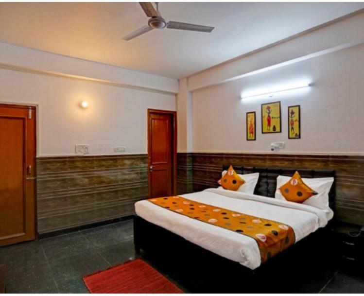 Hotel Aditya Residency Near Sector 63 Metro Station Noida Eksteriør bilde