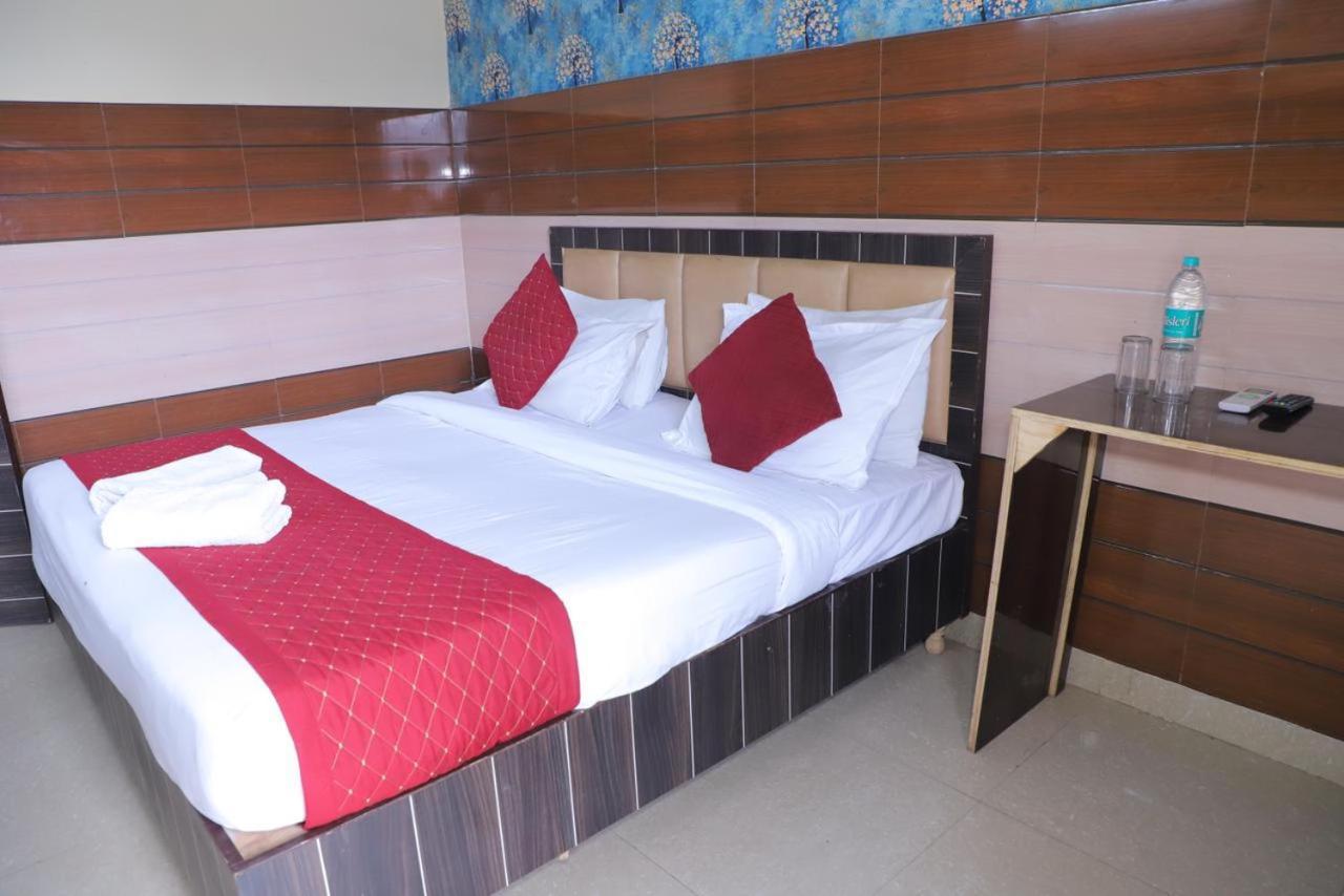 Hotel Aditya Residency Near Sector 63 Metro Station Noida Eksteriør bilde