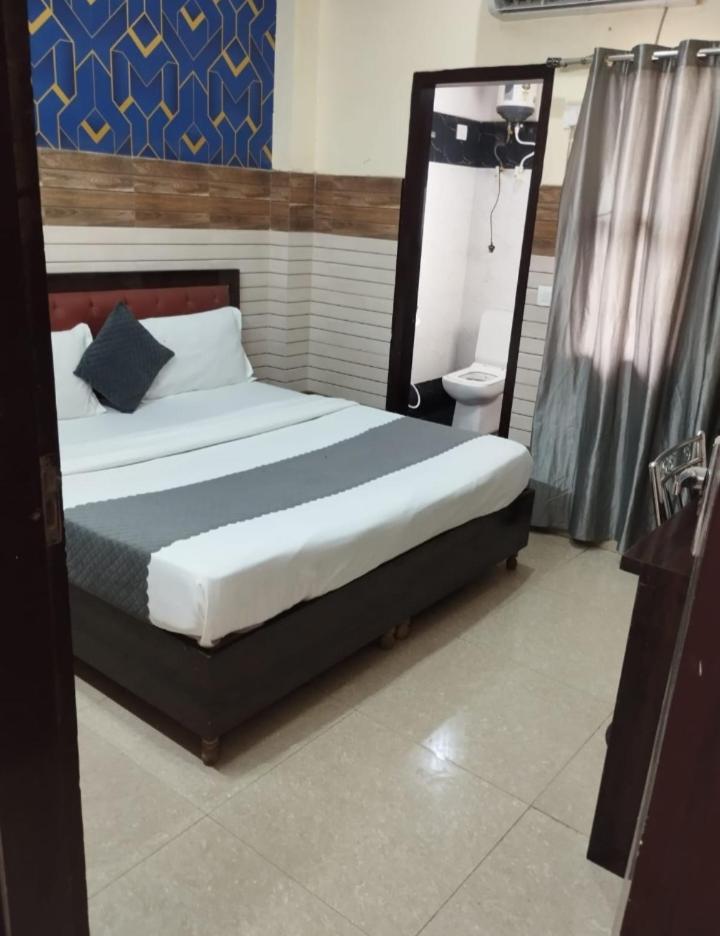Hotel Aditya Residency Near Sector 63 Metro Station Noida Eksteriør bilde