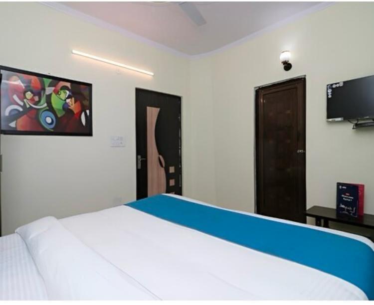 Hotel Aditya Residency Near Sector 63 Metro Station Noida Eksteriør bilde