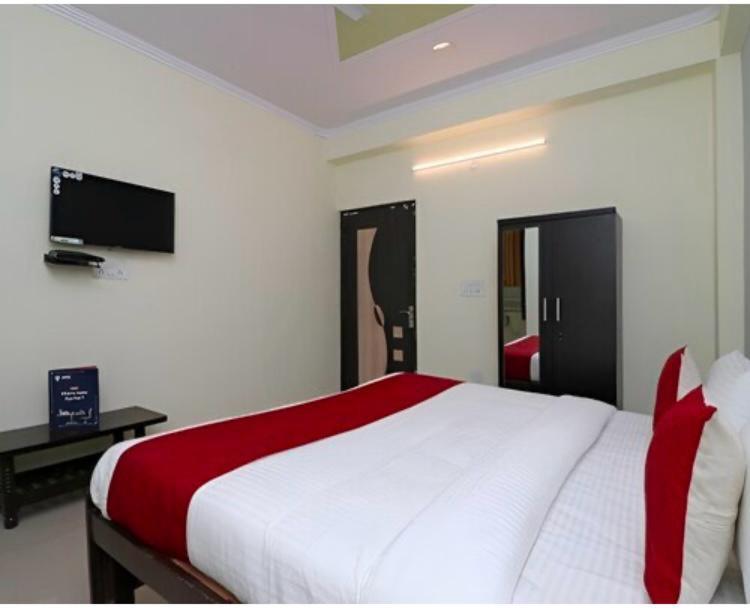 Hotel Aditya Residency Near Sector 63 Metro Station Noida Eksteriør bilde
