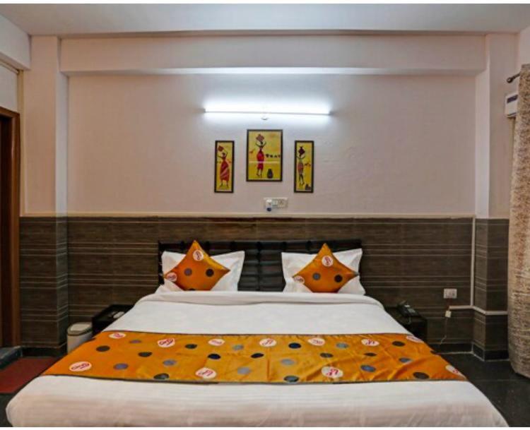 Hotel Aditya Residency Near Sector 63 Metro Station Noida Eksteriør bilde