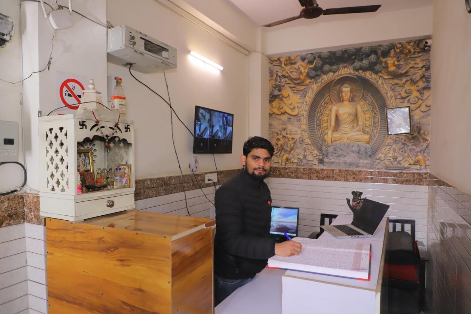 Hotel Aditya Residency Near Sector 63 Metro Station Noida Eksteriør bilde